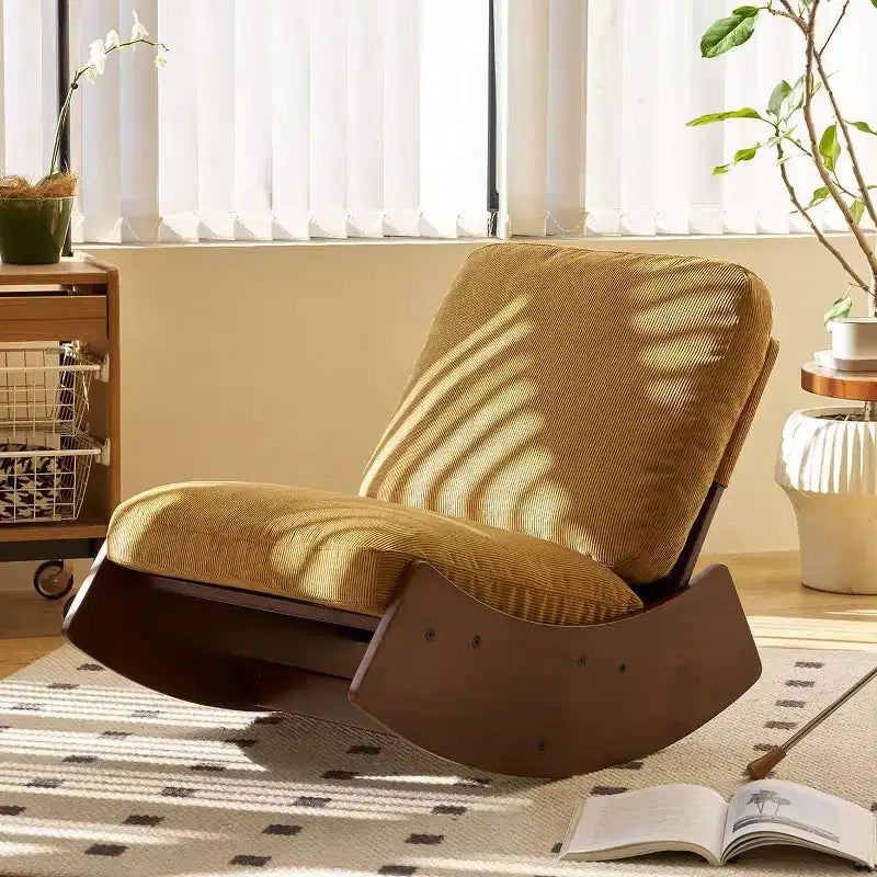 Poltrona a dondolo Glider con struttura in legno e rivestimento in velluto a coste